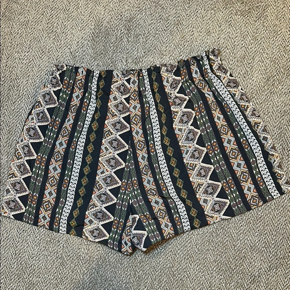 SHEIN Geometric Patterned Women's Shorts
